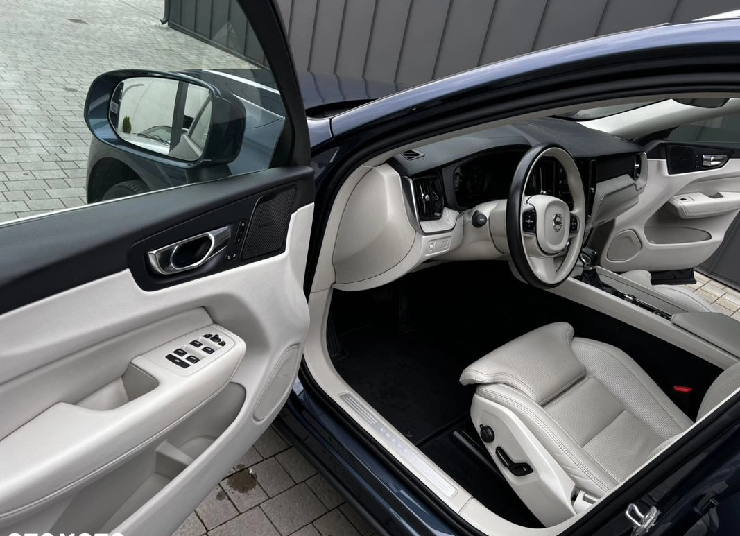 Volvo XC 60 cena 139999 przebieg: 180000, rok produkcji 2019 z Mrozy małe 704